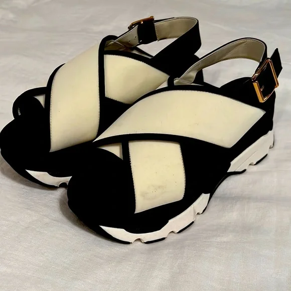Marni Criss-cross platform sandals with spongy Comfort Style!